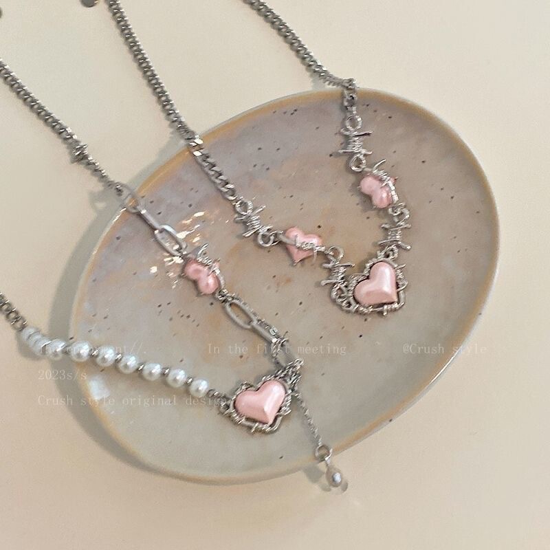 Romantic Peach Heart~Sweet and Cool Thorn Heart Necklace Women's High-End Design Niche Accessible Luxury Y2K Pearl Clavicle Chain Romantic Peach Heart~Sweet and Cool Thorn Heart Necklace Women's High-End Design Niche Accessible Luxury Y2K Pearl Clavicle Chain