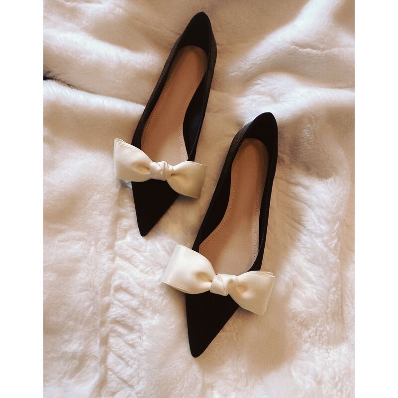 Pointed-Toe Single Shoes for Women, New Style, Black, Bright Shiny Satin Surface, Off-White Bow, Black Flat Heel Wedding Shoes for Women