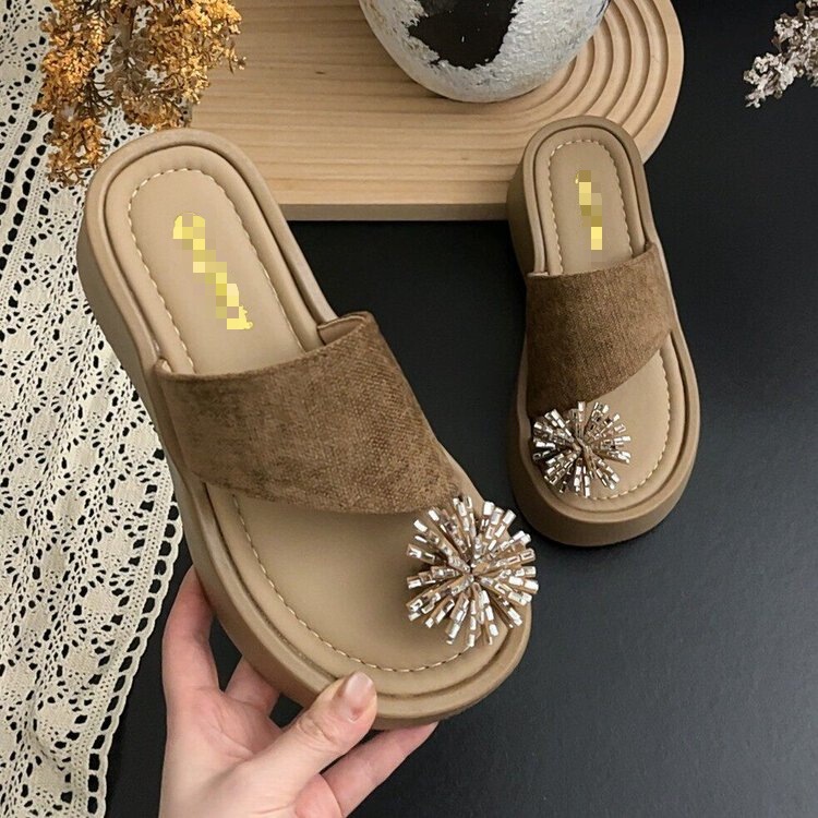 Thick-Soled Flip-Flops for Women, Summer 2026 New Style, French-Style Rhinestone Fireworks Design, Suitable for Pairing with Dresses, Beach Sandals, and Slip-On Slippers