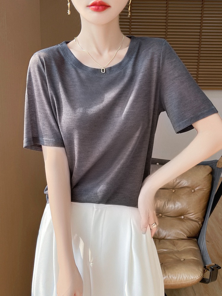 Summer short fashionable thin base body-friendly T-shirt with a…