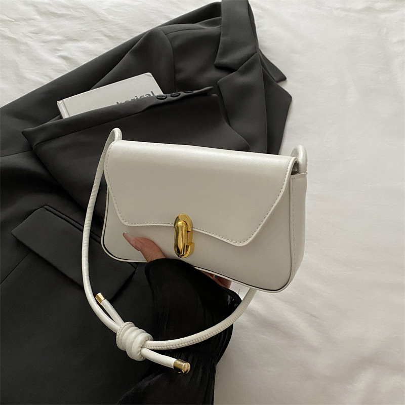 Bolso de hombro simple coreano, bolso de moda, bolso pequeño, bolso cuadrado simple, otoño 2025, nuevo bolso bajo la axila de estilo extranjero.