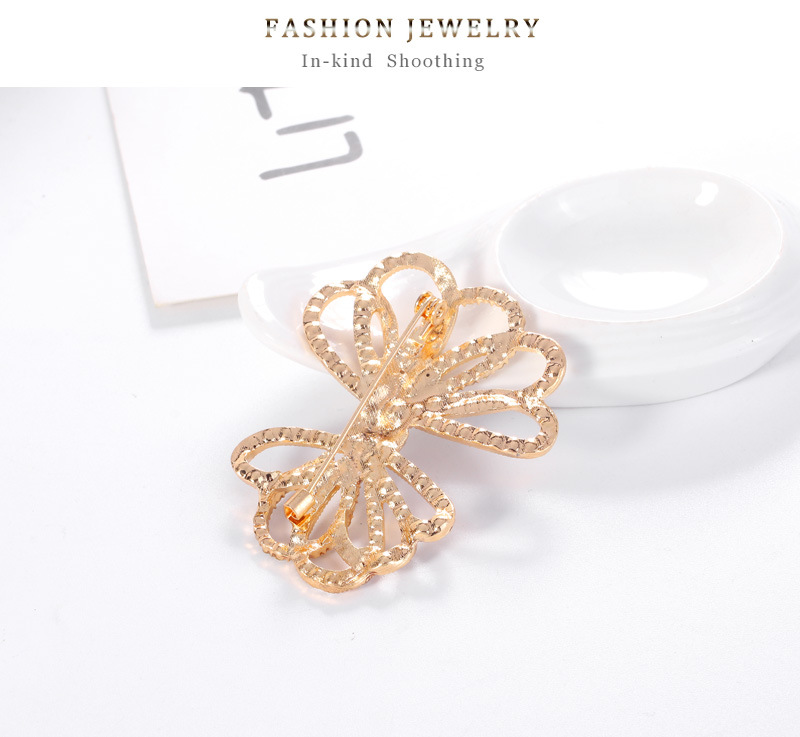retro alloy diamondstudded hollow bow brooch wholesale Nihaojewelrypicture4