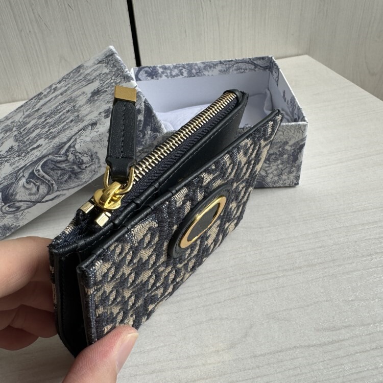 Embroidered Canvas Floral Leather Card Holder Women's Short Zipper Wallet Coin Purse Card Case 80% off Double-Sided Wallet Embroidered Canvas Floral Leather Card Holder Women's Short Zipper Wallet Coin Purse Card Case 80% off Double-Sided Wallet