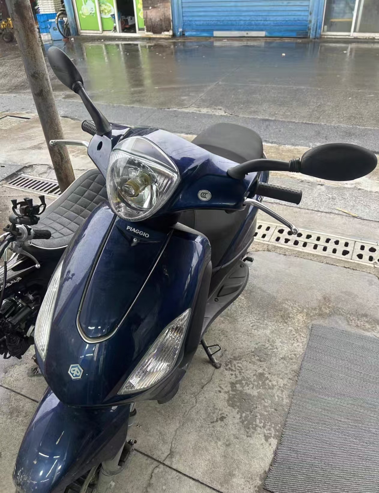 Suitable for Piaggio Motorcycle Rearview Mirror, Electric Vehicle Reflector, M8Mm Modified Oval Reversing Mirror