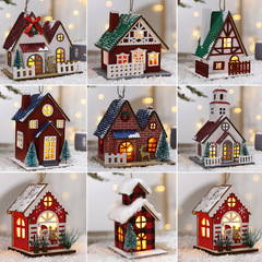クリスマス山小屋のペンダントdiy発光創意雪景色クリスマスのデスクトップ発光木の家の置物