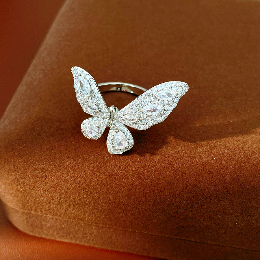 Collar de mariposa de piedra púrpura ligero de lujo nicho cadena de clavícula de alta calidad temperamento de moda conjunto de joyería versátil