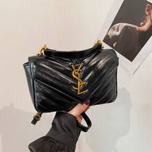 ���Q�߼�С��Ů���¿�朗l�߶˴��r�г����μ�����|�ٴ�б���