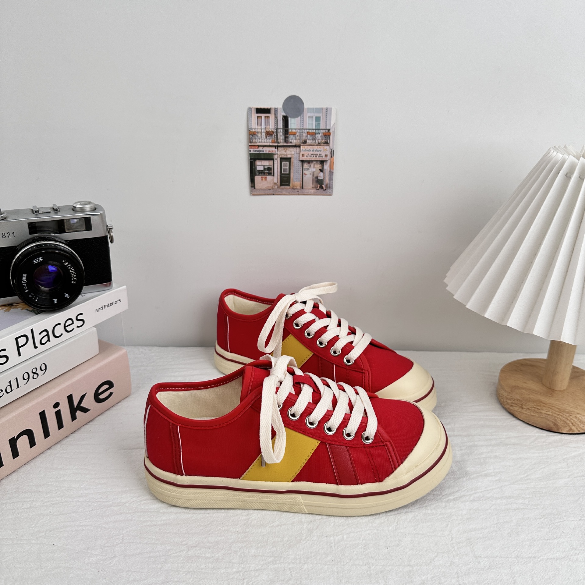 Zapatos casuales de onda lejana para mujer 2025 nuevos zapatos blancos zapatos de mujer de verano zapatos de lona zapatos de plataforma de color de contraste de todo fósforo