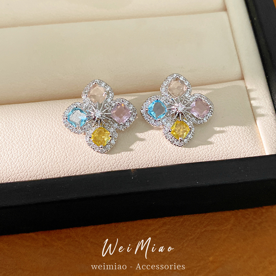 Agujas de plata de color de piedra de silicio pernos de orejas de flor temperamento simple personalidad pendientes de orejas de lujo ligero alta sensación de orejas al por mayor image 4