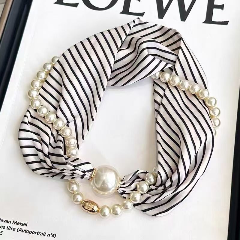 Белые широкие полосы + жемчуг.