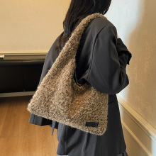 简约休闲小众设计秋季新款毛呢小方包2025复古质感女士单肩斜挎包