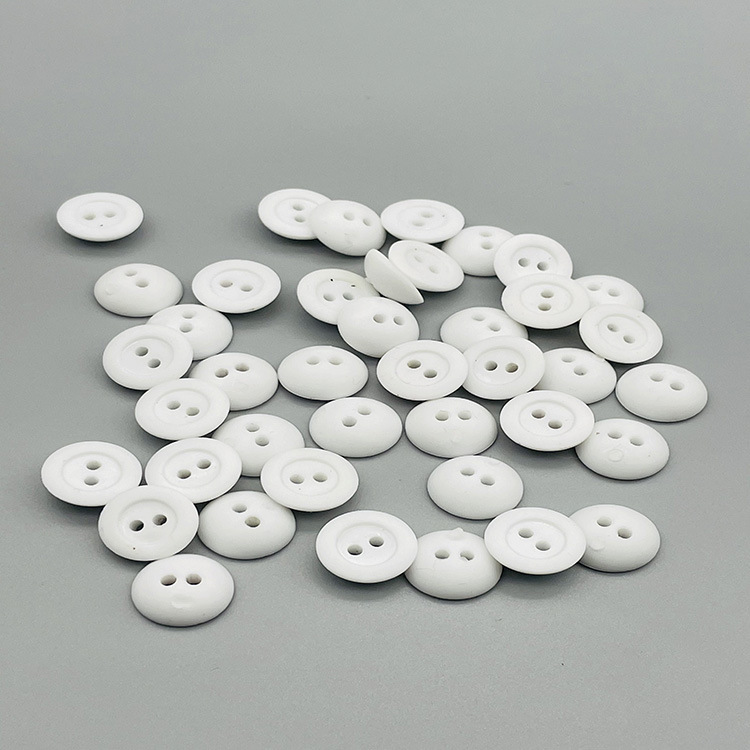 Factory direct supply plastic rubber buttons white two-eye soft rubber rubber buttons black round plastic shirt buttons