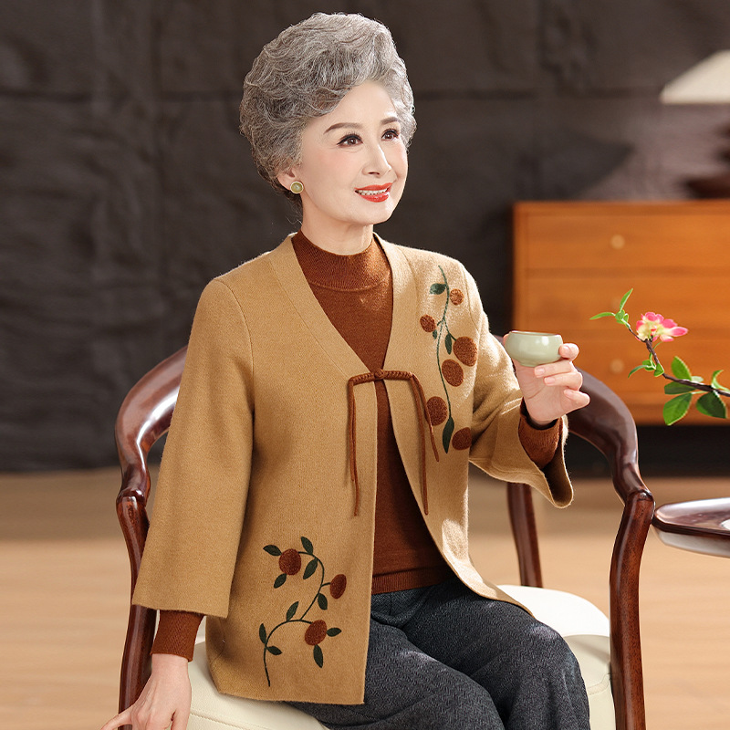 中老年人秋装女奶奶针织衫开衫毛衣两件套老年妈妈装套装老人衣服