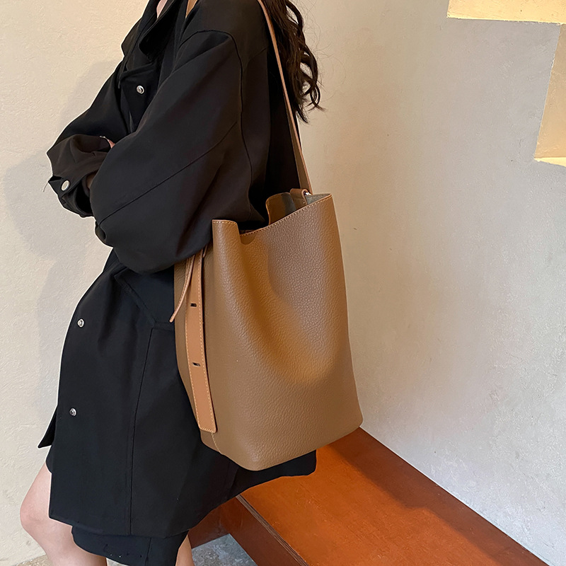 Versatile secchiello per le donne 2024 nuovo alla moda e di nicchia, grande capacità borsa a tracolla singola per la mamma da viaggio_voghion.com