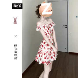 2026新款夏季法式红色印花一字肩连衣裙子女独特绝美掐腰气质短裙