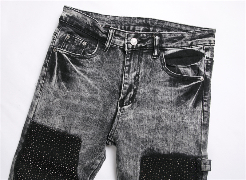 Jeans elasticizzati slim fit da uomo, primavera 2025, pantaloni alla moda con lavorazione pesante e strass a vita media, lunghi in cotone, neri, grigi e blu_voghion.com