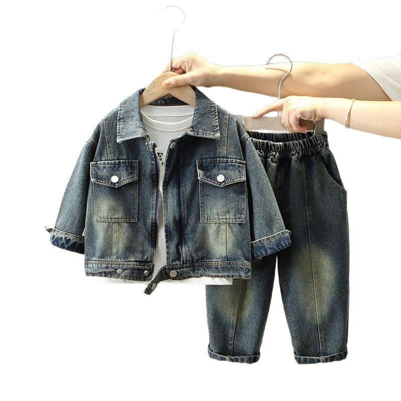 7056 traje de mezclilla de primavera para niños 2025 nuevo estilo estilo occidental para niños fresco y guapo traje de tres piezas para niños primavera y otoño