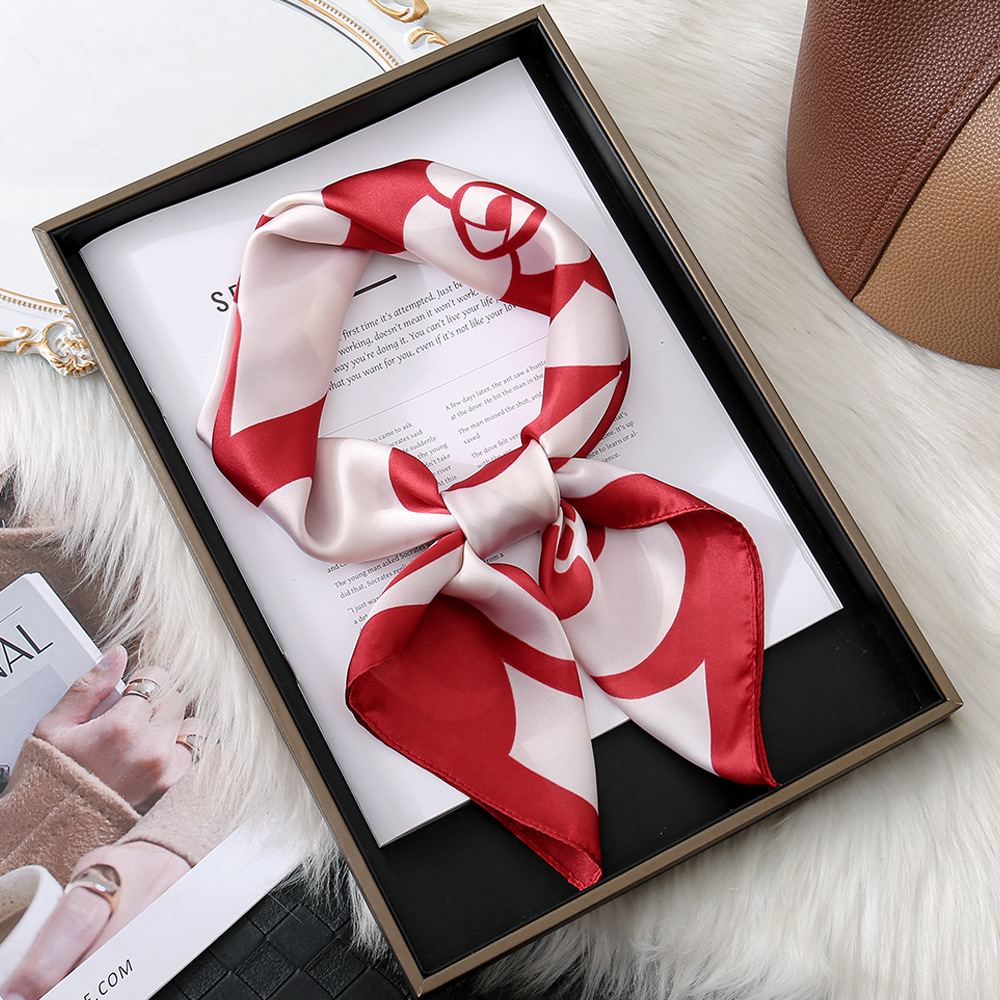 Rojo y negro camellia flores de verano delgado 70 bufandas de seda personalidad de moda de viaje versátil simple multipropósito toallas cuadradas