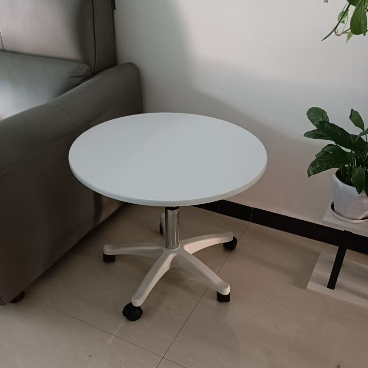 Intervalo de elevación de la mesa blanca de 60 redondos 37 - 50cm