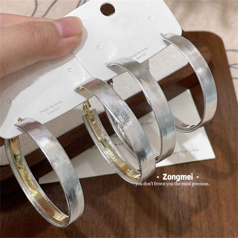 5C Wide Retro silver Simple Atmospheric Circle Maillard Earrings Earrings Exaggerated Lazy Style Leather Earrings