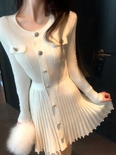 小香风奶白色针织连衣裙女秋季2025新款收腰A字显瘦百褶气质短裙