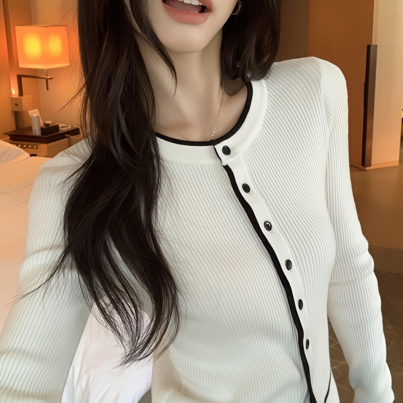 pusumed Mysterious Moonlight Elegant Round Neck Knitted Cardigan for Women with Color Block Design and Slim Fit Long Sleeve Top