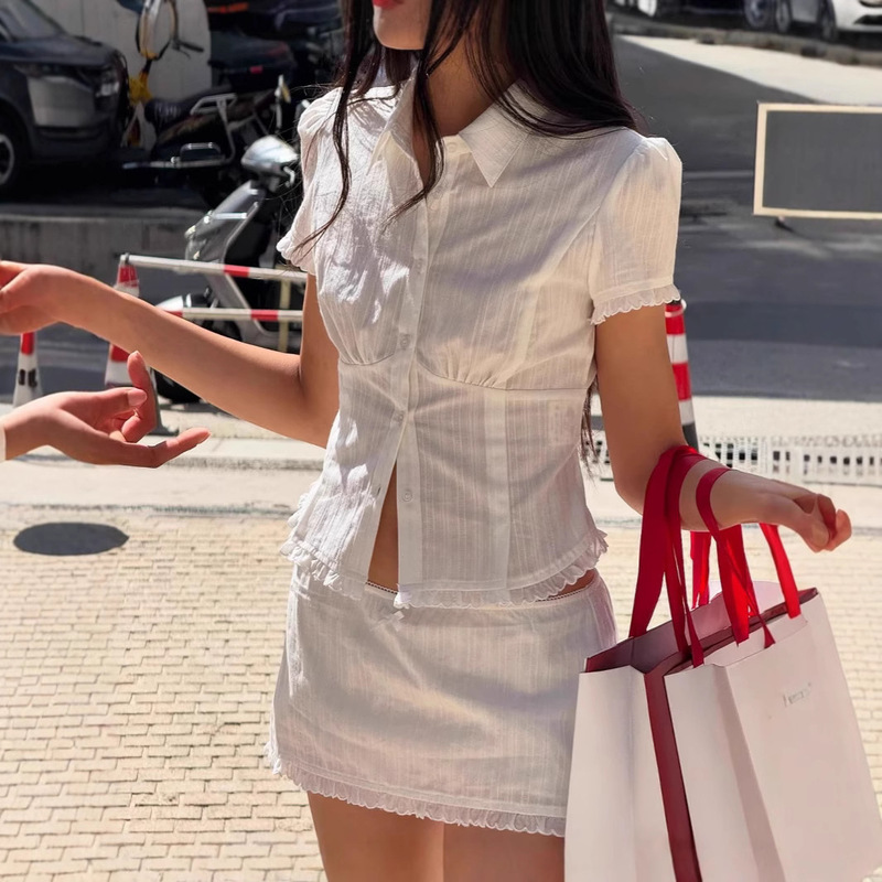 Summer New Style French Sweet and Spicy Pure Lust Style Wavy Lace Stitching Slim Plaid Shirt + Fashion Skirt Suit