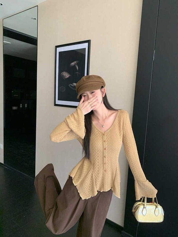 不规则喇叭袖针织衫女2025秋季新款纯欲修身显瘦V领小众长袖上衣|undefined