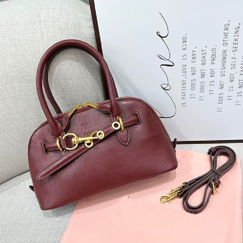 Aventure bolso de concha italiano mujer 2024 nuevo bolso de bolos retro miu bolso de mensajero portátil de cuero