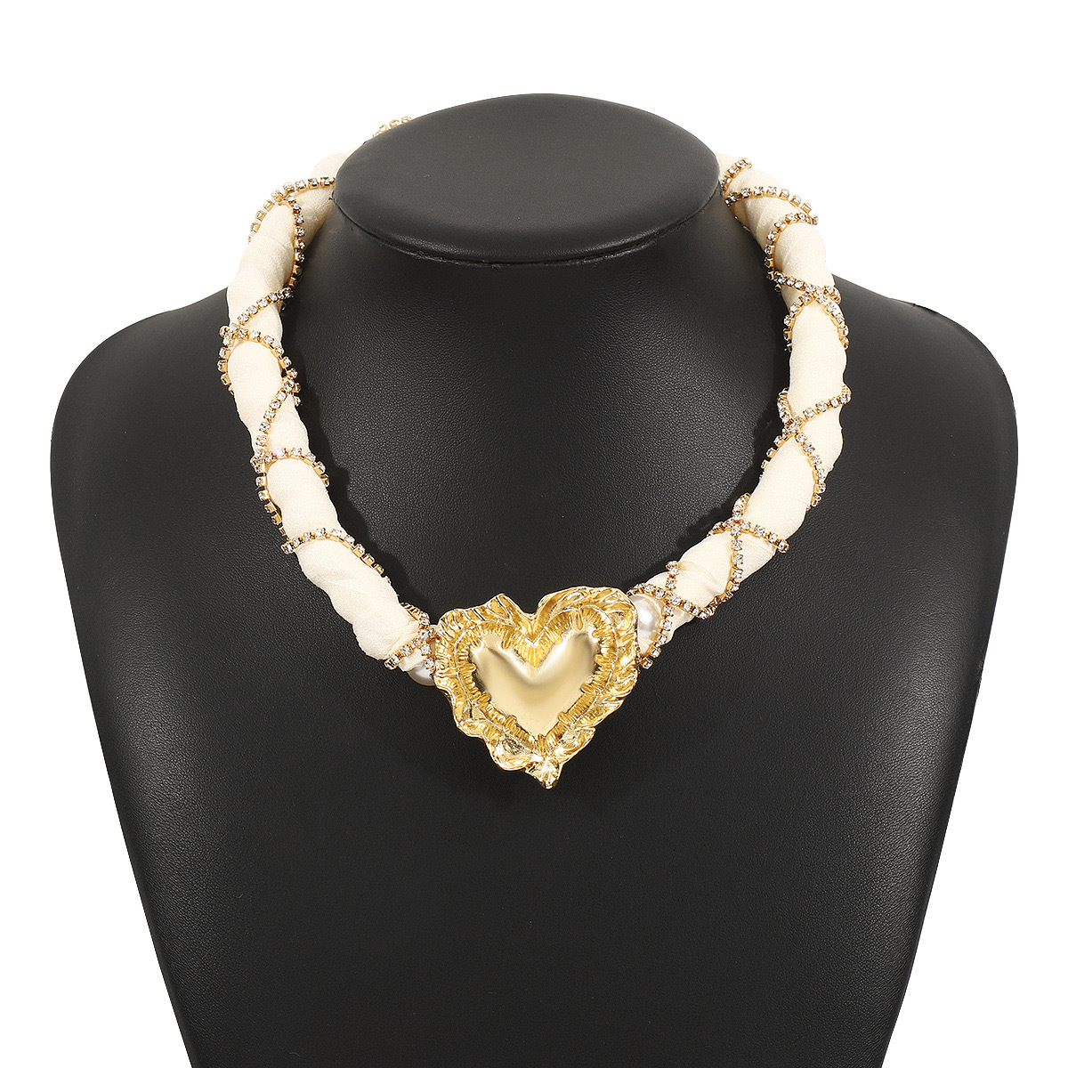 69g Weight Alloy Pendant Material Pendant Necklace Classification 1 Piece Quantity Holiday, Street Occasion Alloy Material Heart Shape Pattern Women's Gender Exaggerated, Simple Style Style Exaggerated Simple Style Heart Shape Alloy Cloth Wholesale Statement Necklaces 10