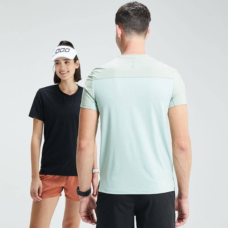 Camiseta de secado rápido elástica de color sólido para hombres, costura de malla transpirable de verano, ropa de fitness, ropa de secado rápido para correr, hombres de manga corta para deportes