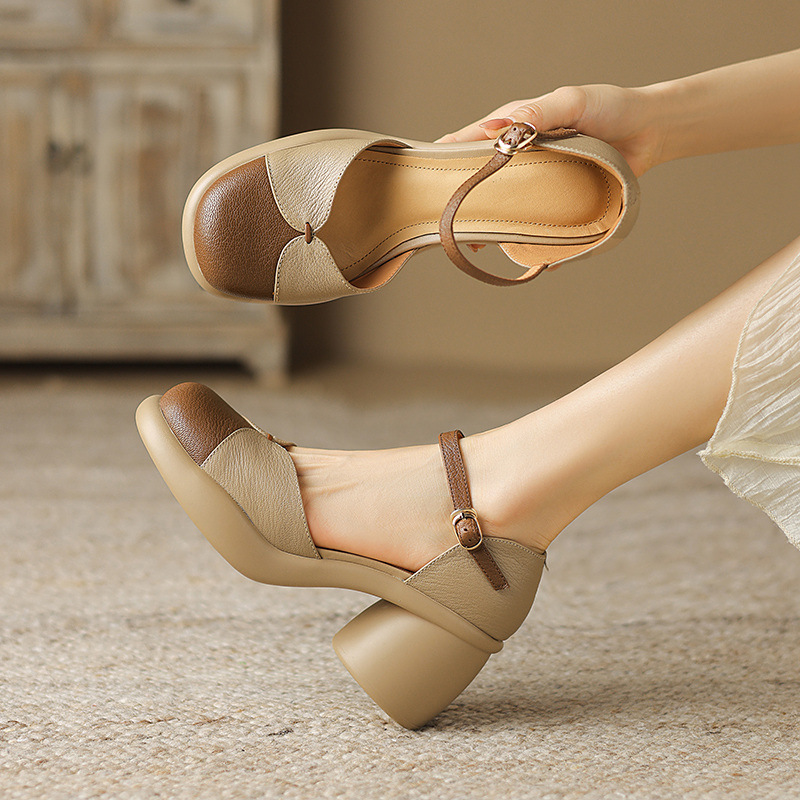 Sandal cao gót nữ bít mũi da cừu phối màu đế dày gót vuông quai ngang — Màu trắng be