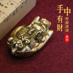 Brass reaching out to bring wealth, solid hand piece to attract wealth, Pixiu Buddha's hand, men's pendant, hand toy pendant, home pendant