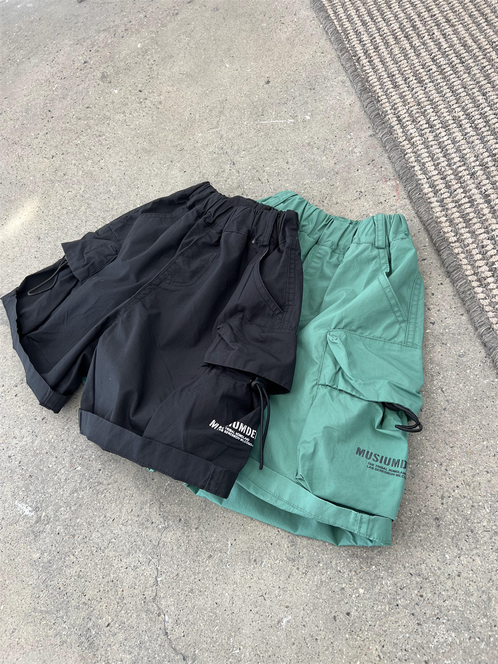 Sommerbørns amerikansk stil store lommer tynde arbejdsshorts til mænd og kvinder, løse snøreshorts, street glatte bukser_voghion.com