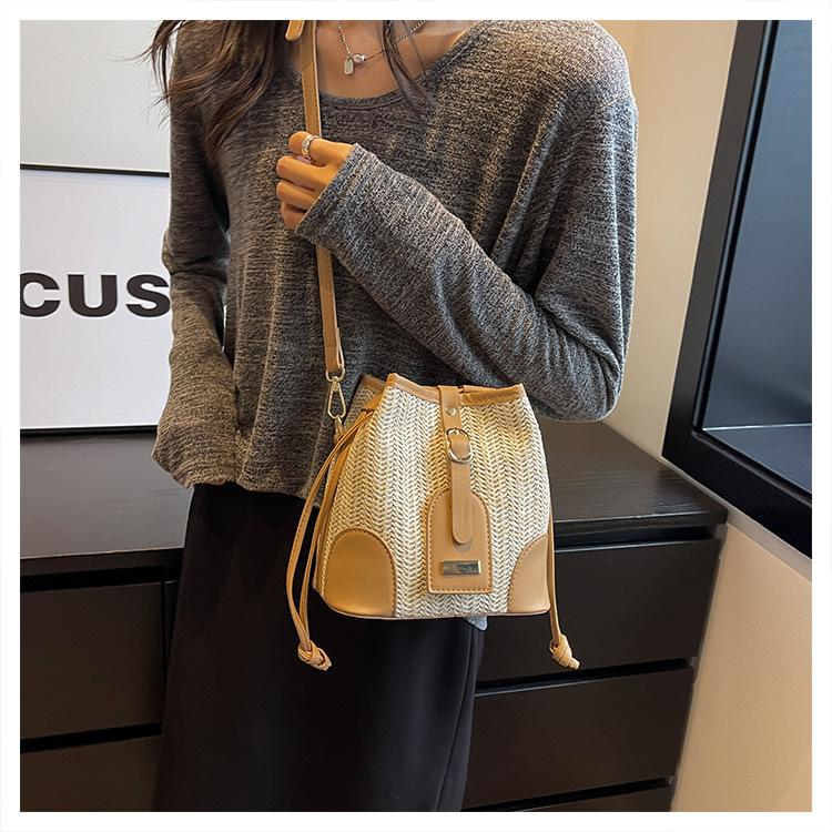 Women's Medium Pu Leather Straw Color Block Streetwear Bucket String Crossbody Bag display picture 4