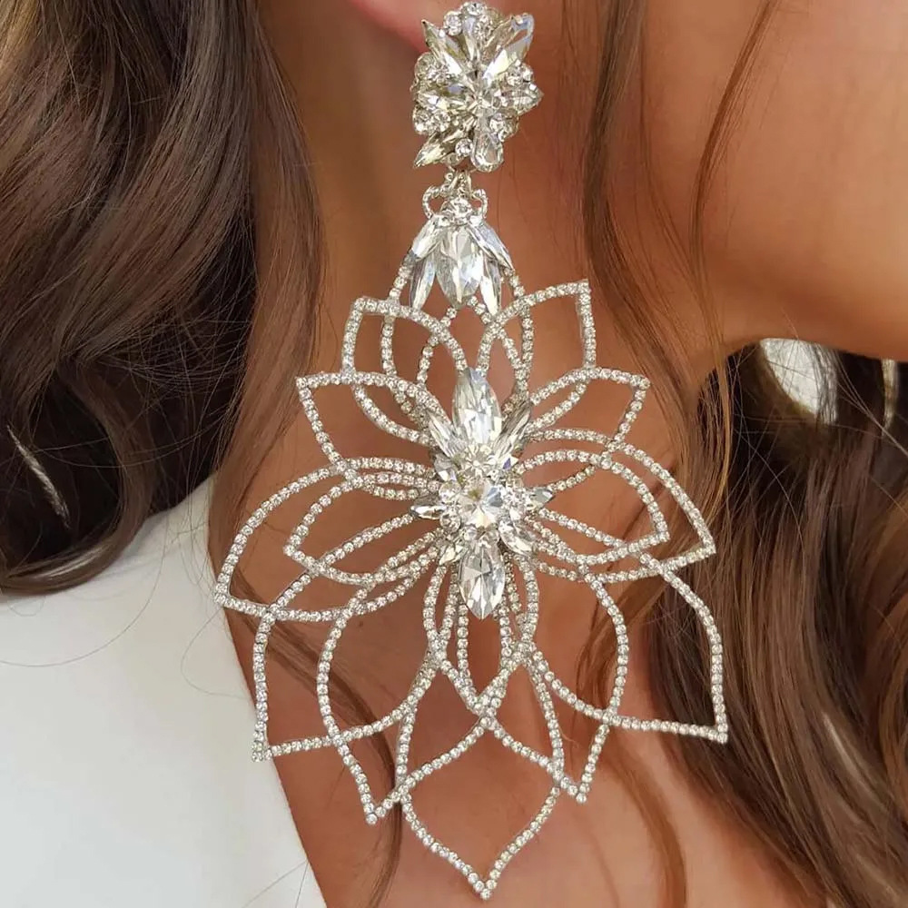 Europa y los Estados Unidos venden flores grandes diamantes exagerados retró alto sentido largo pendientes de boda pendientes de banquete