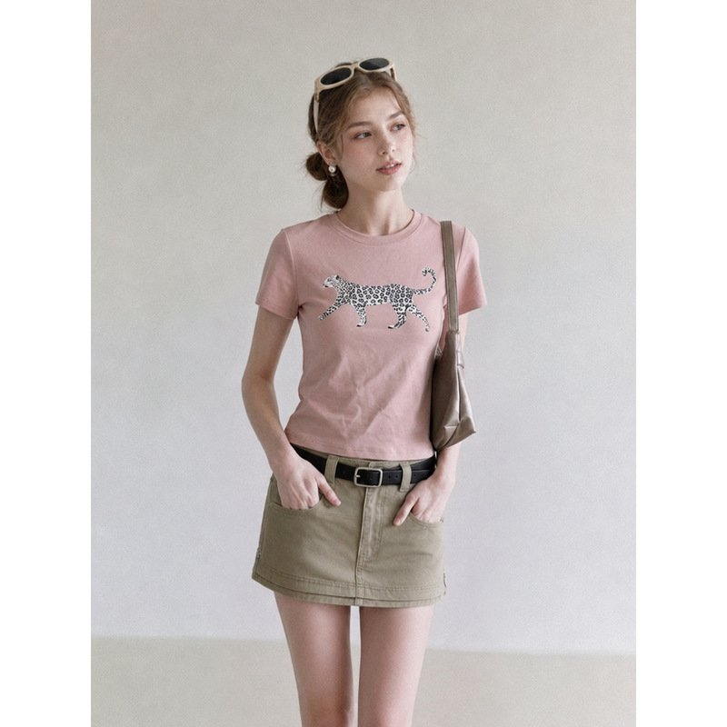 Korean-style leopard print round-neck short-sleeve T-shirt for women, 2026 summer new model, sweet and slim-fit, regular shoulder, sexy short top Korean-style leopard print round-neck short-sleeve T-shirt for women, 2026 summer new model, sweet and slim-fit, regular shoulder, sexy short top