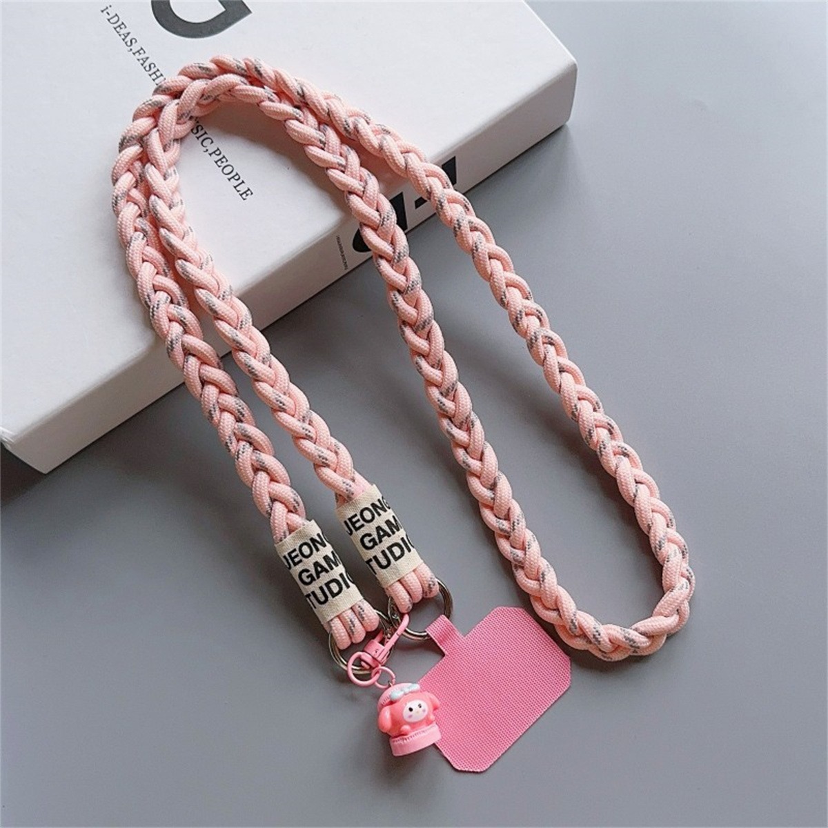 Bandolera de montañismo japonés y coreano, cordón largo, trenza trenzada, muñeca de dibujos animados creativos, colgante, decoración, clip de color de moda