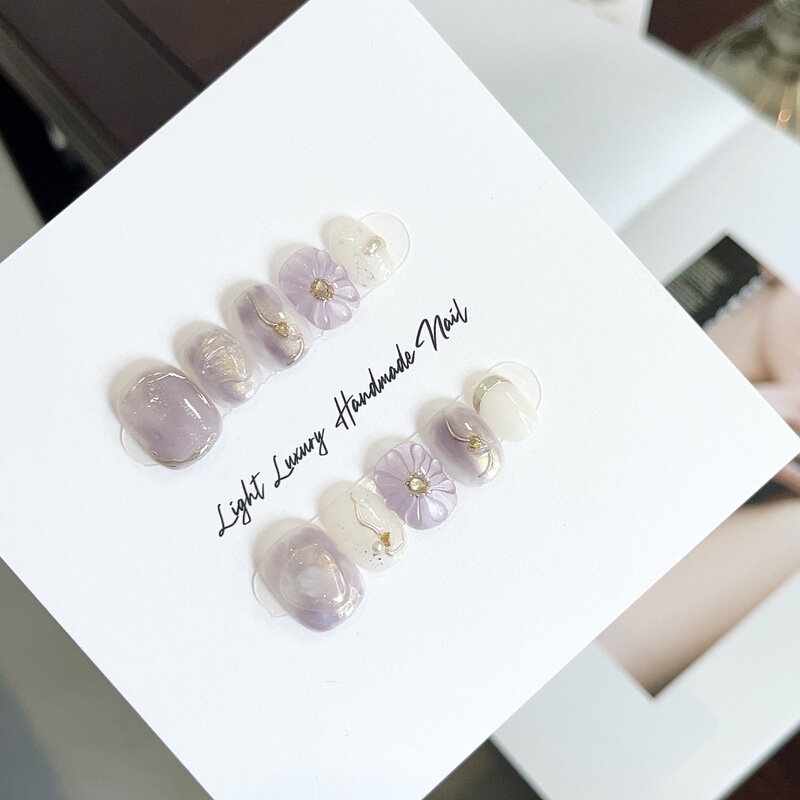 【An Yi Handicrafts】Lavender Secret Realm Light Purple Cat Eye Wearable Nails with Small Flower Gold Foil Gradient Nail Stickers 【An Yi Handicrafts】Lavender Secret Realm Light Purple Cat Eye Wearable Nails with Small Flower Gold Foil Gradient Nail Stickers