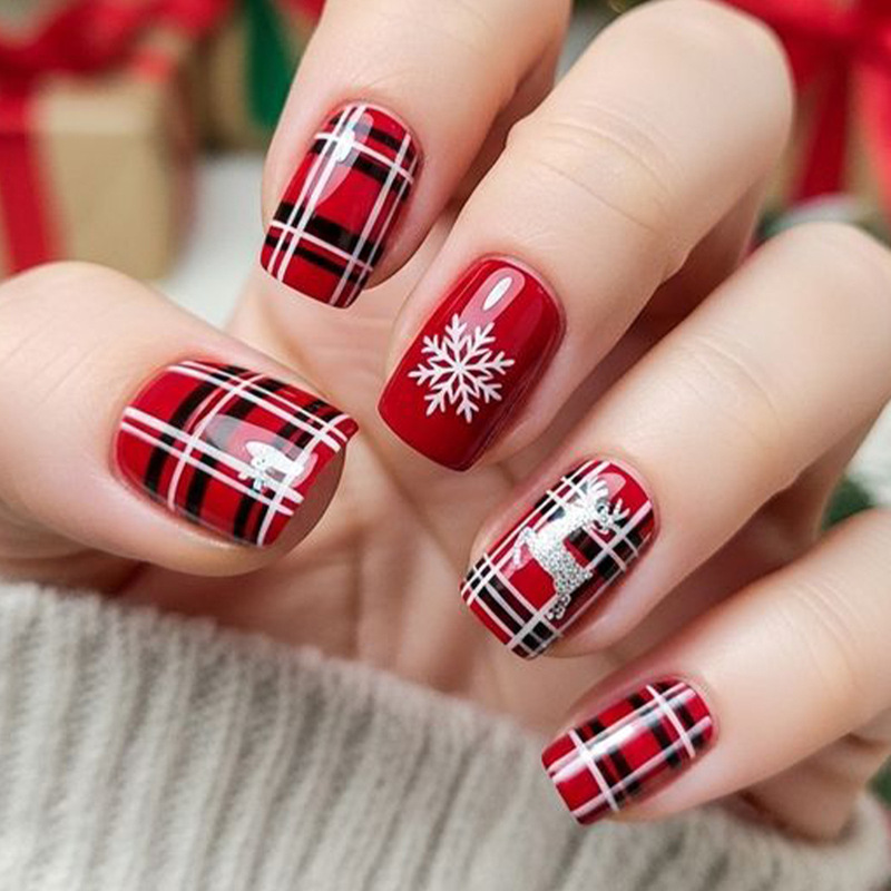 24pcs Christmas Wearable Nails European and American Square Glitter Reindeer Classic Fashion Striped Pattern Design Fake Nail Stickers 24pcs Christmas Wearable Nails European and American Square Glitter Reindeer Classic Fashion Striped Pattern Design Fake Nail Stickers