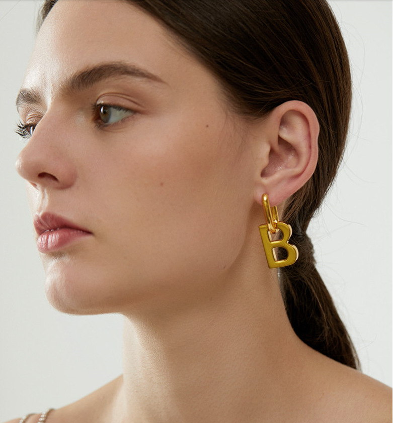 Einfache B-buchstabe Übertrieben Neue Mode Einfache Ohrringe display picture 2
