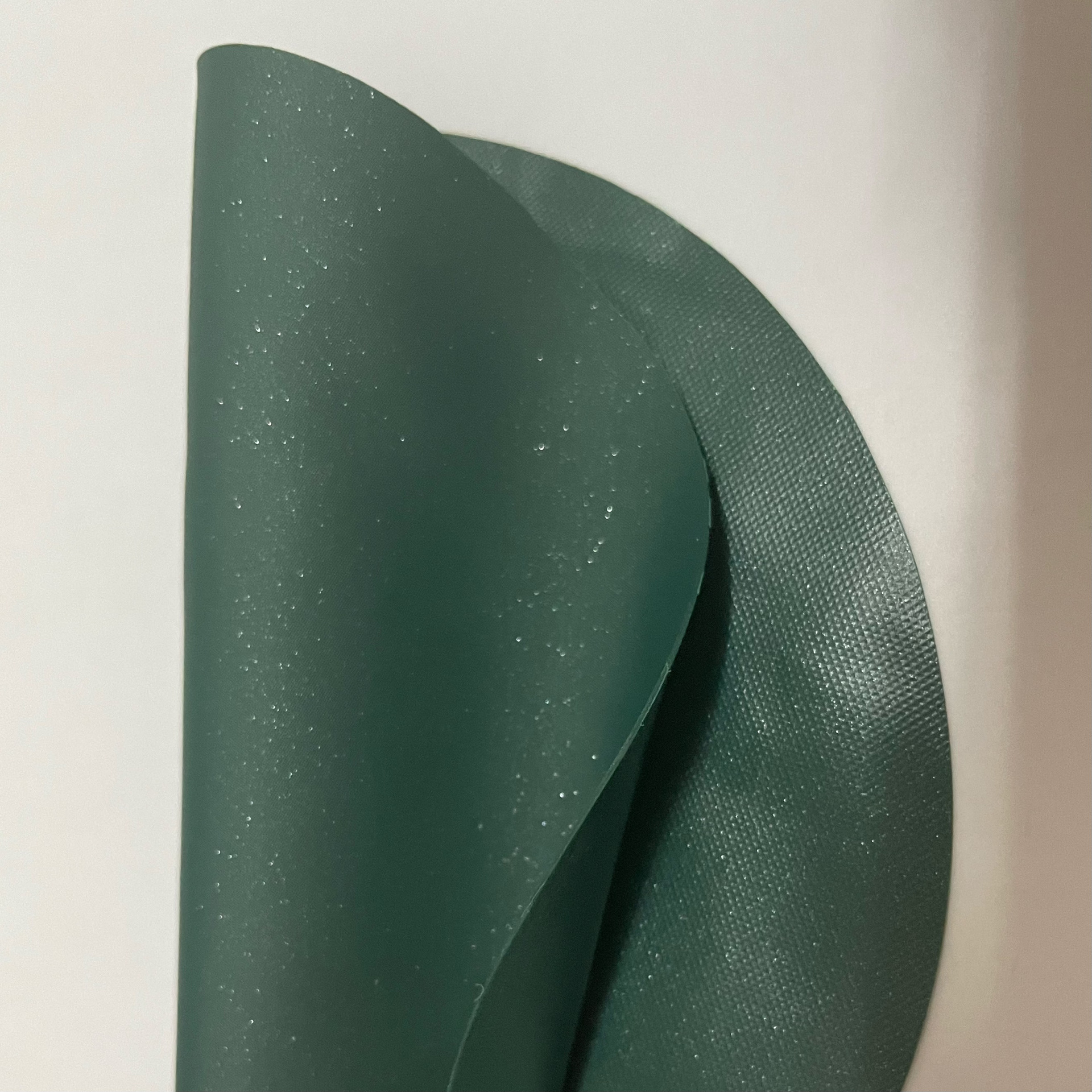 军绿色小钻石纹压纹PVC雨衣膜