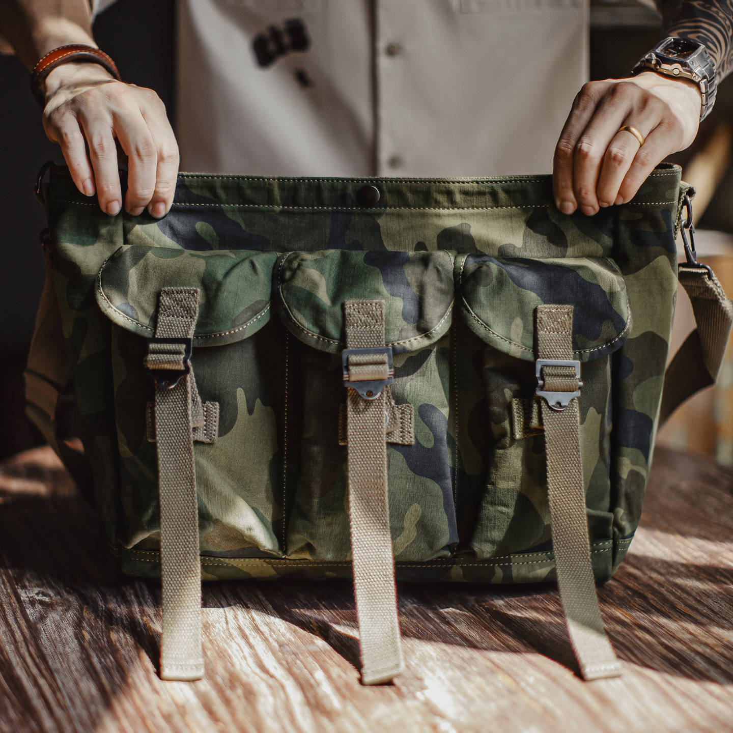 Madden Workwear American Camouflage Tactical Shoulder Bag Outdoor Training Forest Shoulder Bag Large Capacity Satchel Messenger Bag for Men