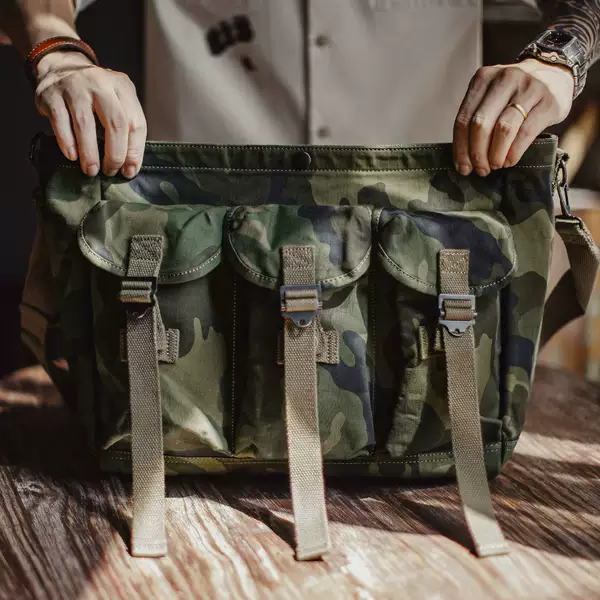 Madden Workwear American Camouflage Tactical Shoulder Bag Outdoor Training Forest Shoulder Bag Large Capacity Satchel Messenger Bag for Men