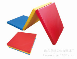 子供の体はちょうどクールな訓練器材幼稚園の屋外の軟体のフィットネスの組み合わせの訓練のバッフルを走ることができます。|undefined