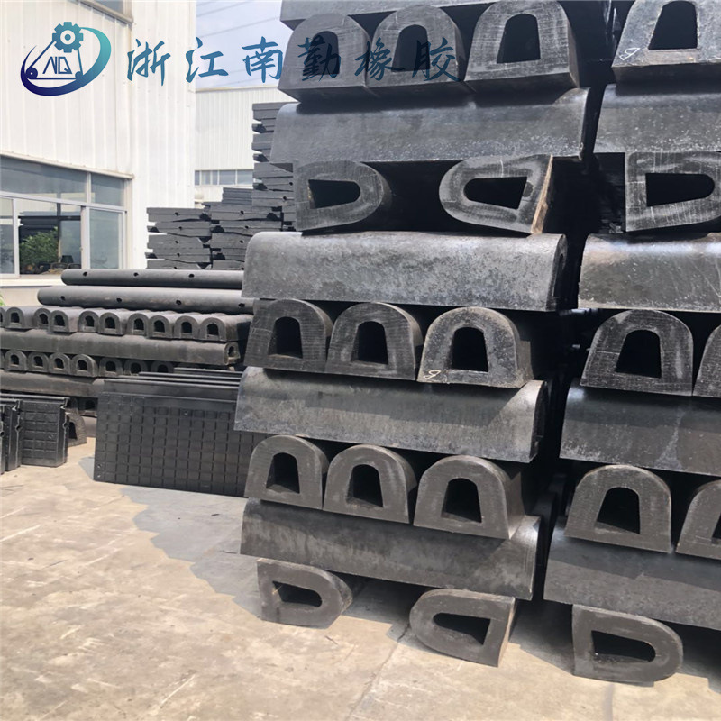 专业生产 III型优质橡胶嵌丝道口板 铁路道口垫 水泥枕橡胶道口板