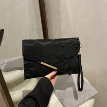 小众设计高质感包包女2025百搭洋气斜口铁手拿包时尚信封包小方包