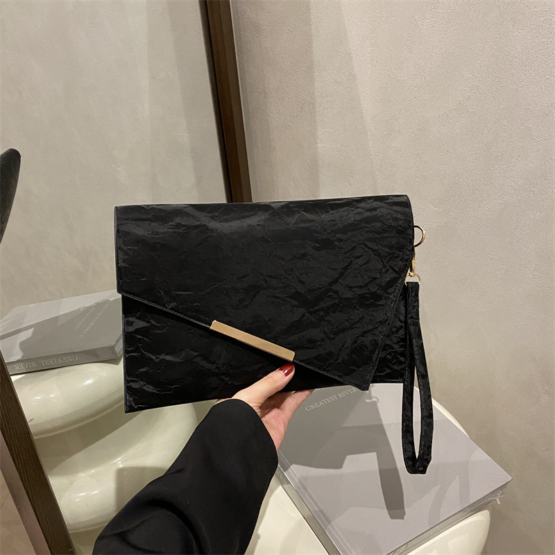 小众设计高质感包包女2025百搭洋气斜口铁手拿包时尚信封包小方包