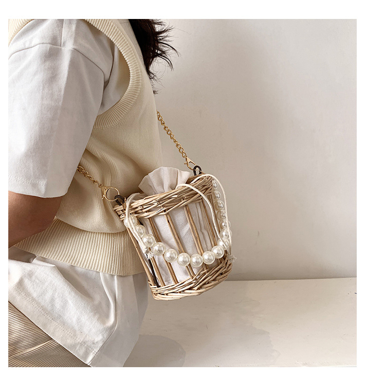 Simple Pearl Portable Straw Bag Wholesale display picture 9