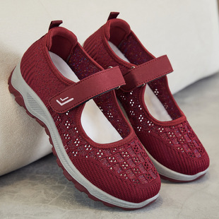 Mom's Shoes for Spring and Autumn, Breathable Slip-On Walking Shoes for Middle-Aged and Elderly, Soft-Soled Magic Tape Old Beijing Cloth Shoes with Breathable Mesh